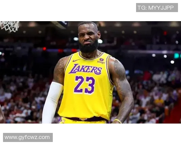 勒布朗詹姆斯：篮球之王的传奇旅程与不屈精神